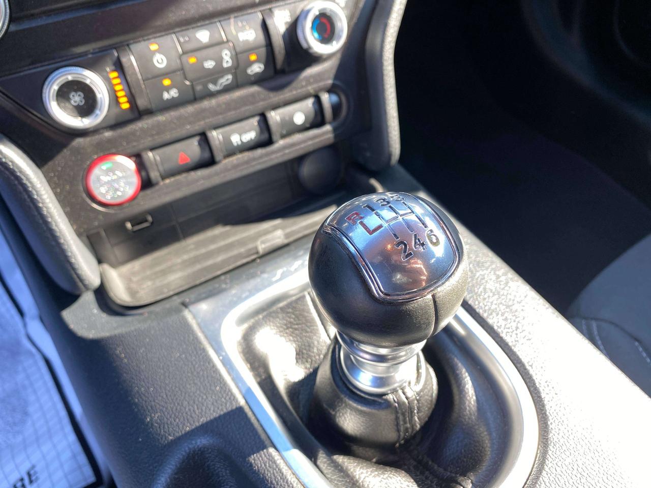 2021 Ford Mustang GT, 5 LITER, 6 SPEED MANUAL, 91 000 KMS! Photo