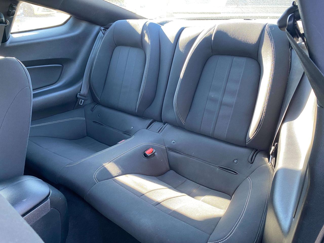 2021 Ford Mustang GT, 5 LITER, 6 SPEED MANUAL, 91 000 KMS! Photo