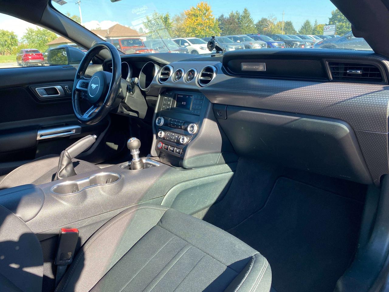 2021 Ford Mustang GT, 5 LITER, 6 SPEED MANUAL, 91 000 KMS! Photo