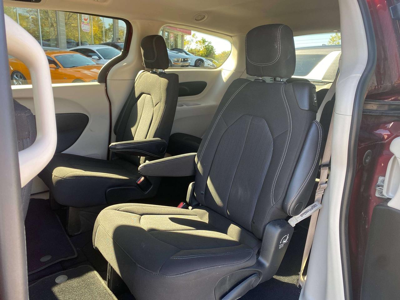 2022 Chrysler Grand Caravan SXT, CLEAN CARFAX, POWER DOORS, REMOTE START! Photo