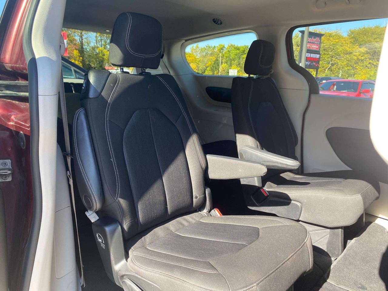 2022 Chrysler Grand Caravan SXT, CLEAN CARFAX, POWER DOORS, REMOTE START! Photo
