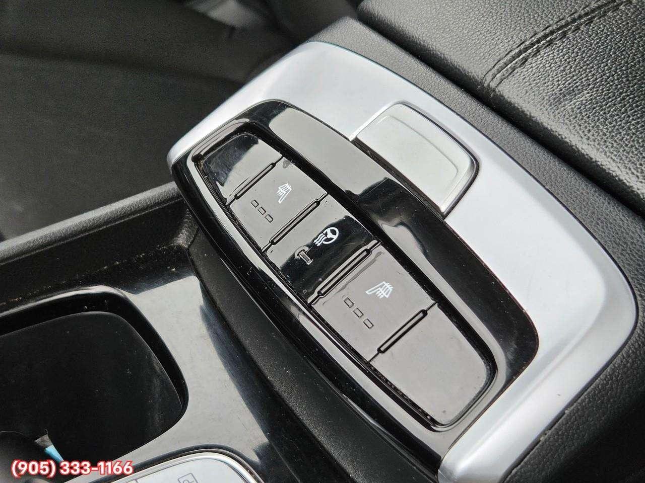 2024 Hyundai Tucson Preferred Apple CarPlay & Android Auto • Built-In Navigation System • Remote Start System • Heated Front Seats • Lane Ass Photo