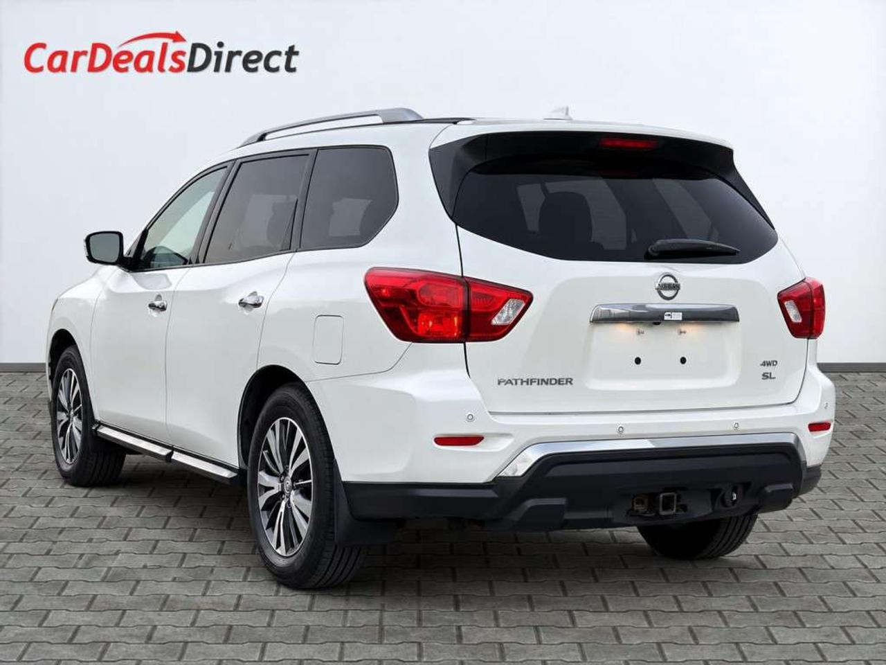 2019 Nissan Pathfinder LS / 7 Passenger / AWD / Leather / Sunroof / NAVI / Backup Cam / Heated Seats Photo