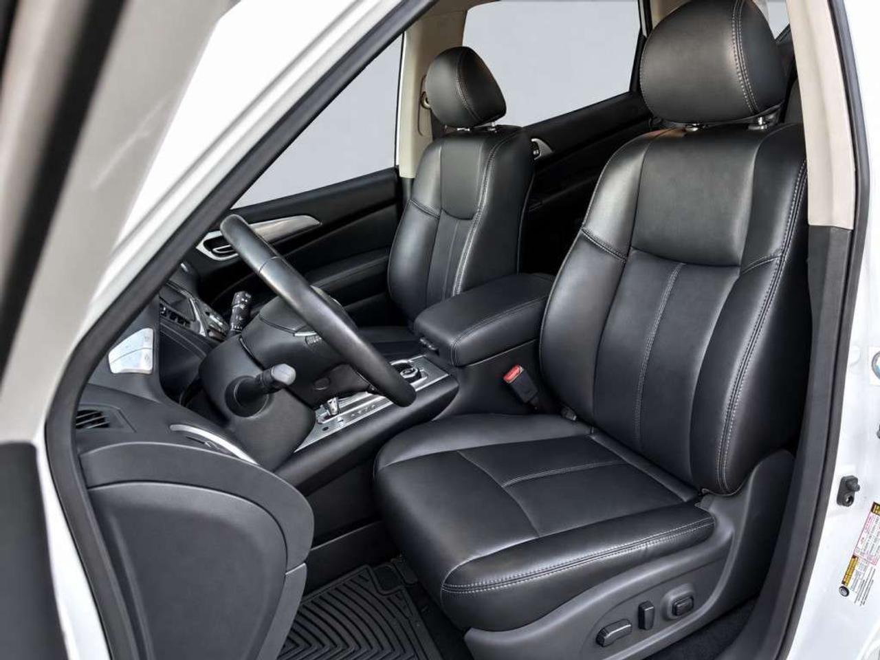 2019 Nissan Pathfinder LS / 7 Passenger / AWD / Leather / Sunroof / NAVI / Backup Cam / Heated Seats Photo