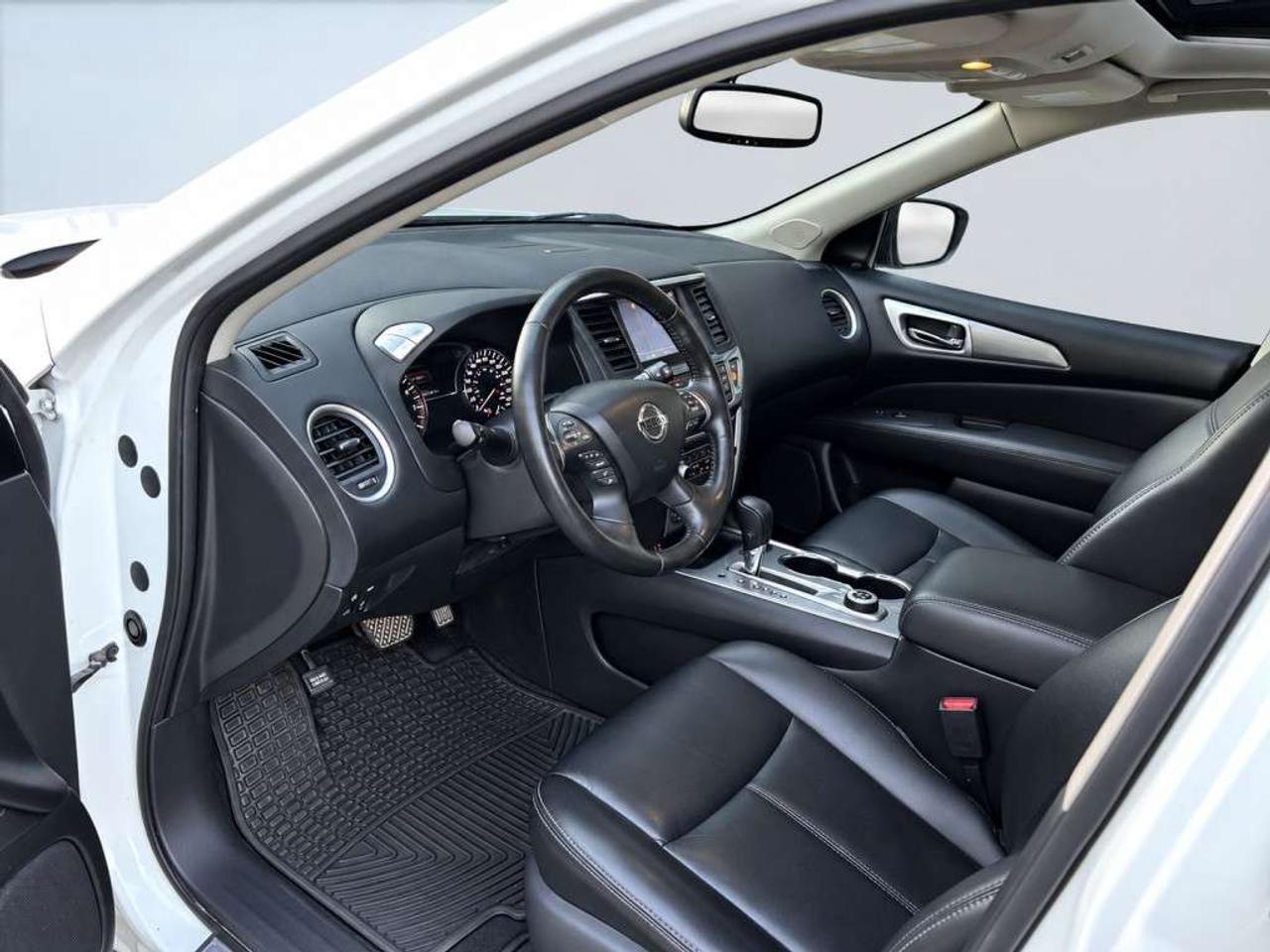 2019 Nissan Pathfinder LS / 7 Passenger / AWD / Leather / Sunroof / NAVI / Backup Cam / Heated Seats Photo