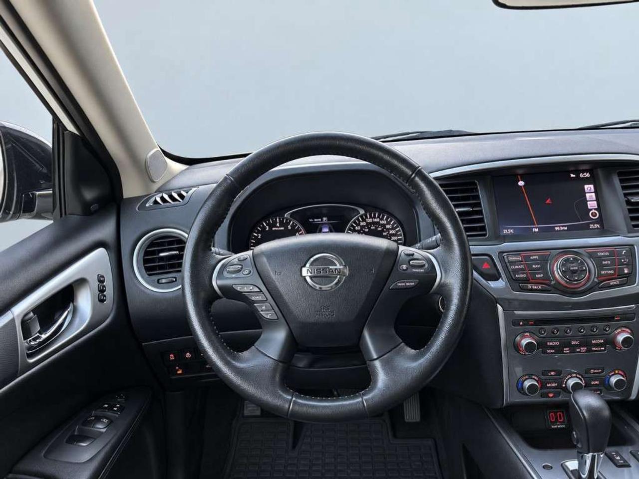2019 Nissan Pathfinder LS / 7 Passenger / AWD / Leather / Sunroof / NAVI / Backup Cam / Heated Seats Photo
