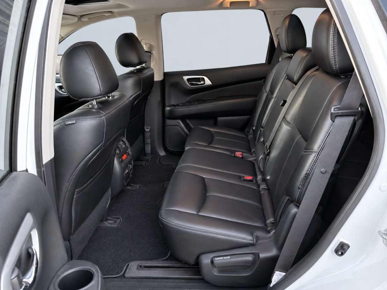 2019 Nissan Pathfinder LS / 7 Passenger / AWD / Leather / Sunroof / NAVI / Backup Cam / Heated Seats Photo