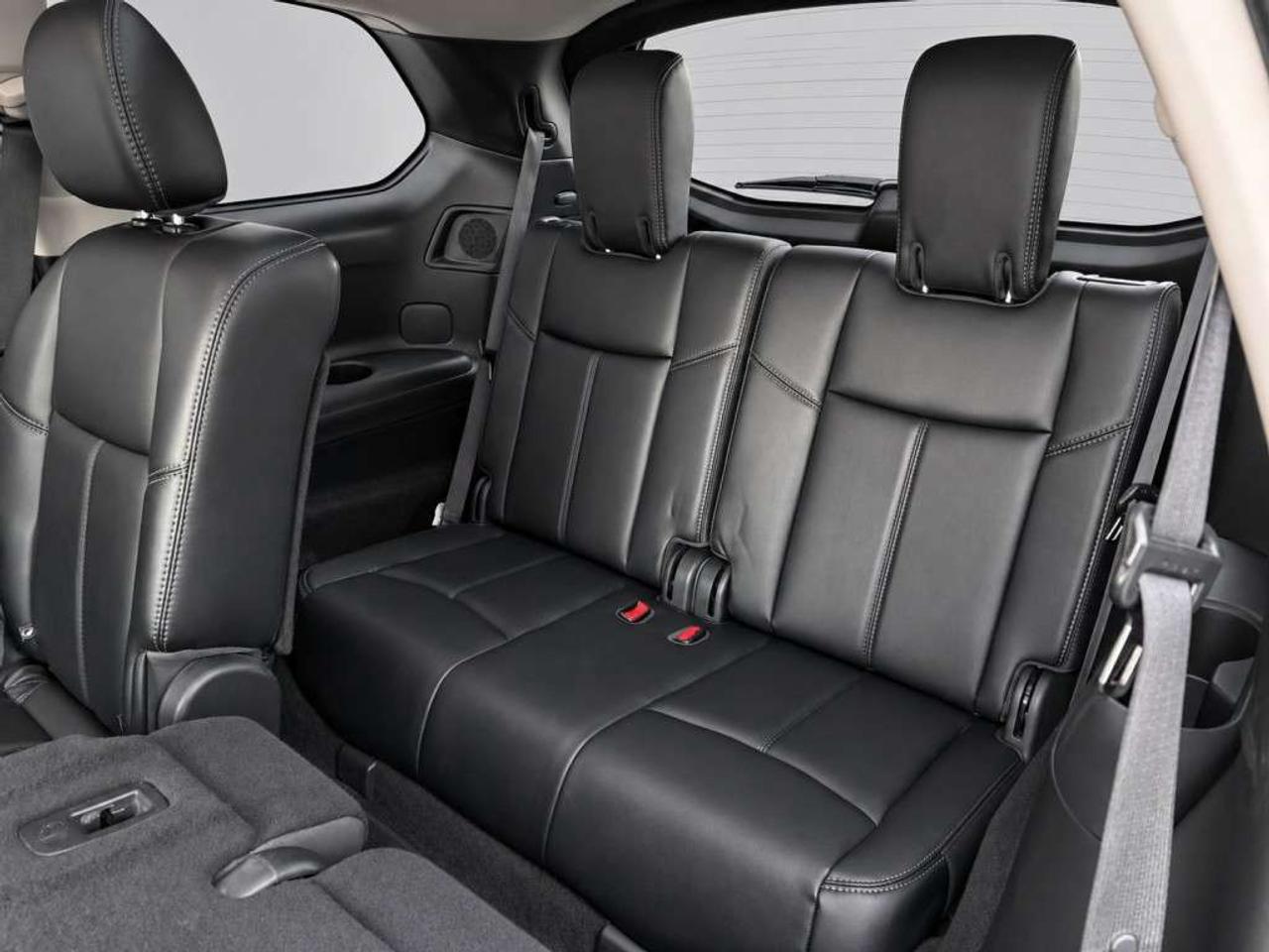 2019 Nissan Pathfinder LS / 7 Passenger / AWD / Leather / Sunroof / NAVI / Backup Cam / Heated Seats Photo