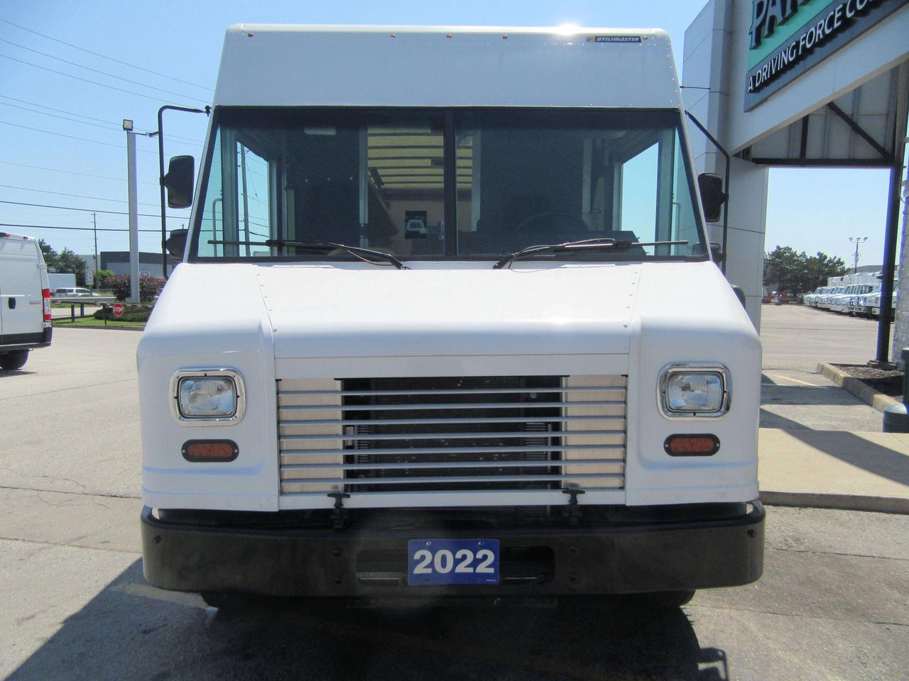 2022 Ford F-59 18FT UTILIMASTER STEPVAN WITH SHELVES Photo