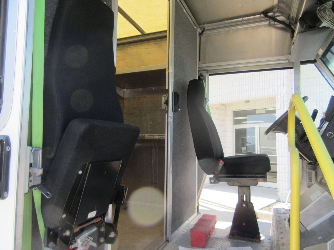 2022 Ford F-59 18FT UTILIMASTER STEPVAN WITH SHELVES Photo