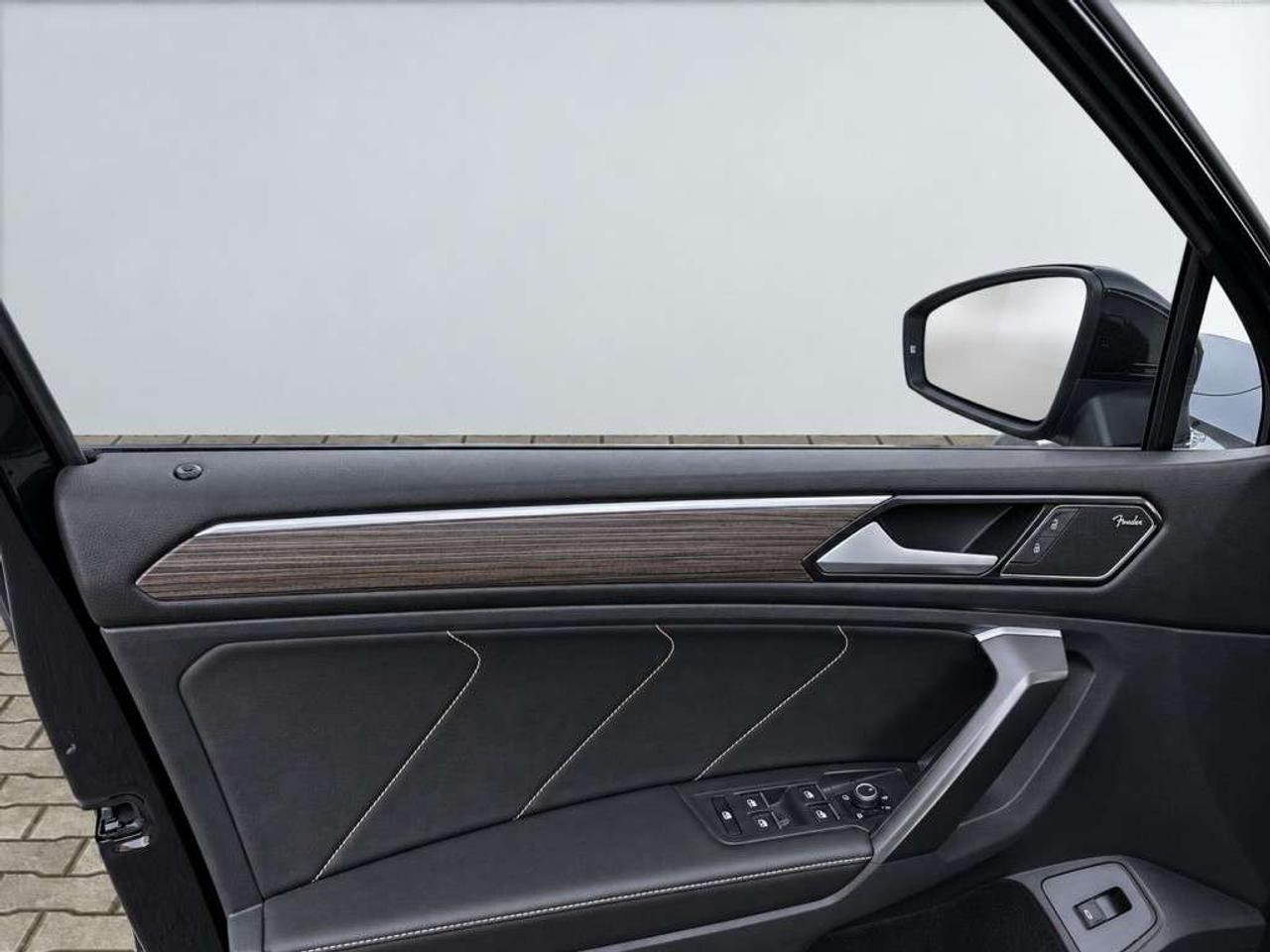 2022 Volkswagen Tiguan Highline R-Line 4MOTION    Leather   Panoramic Sunroof   NAVI   Heated & Cooled Seats   360 Cam   CarPlay   Remote Start Photo