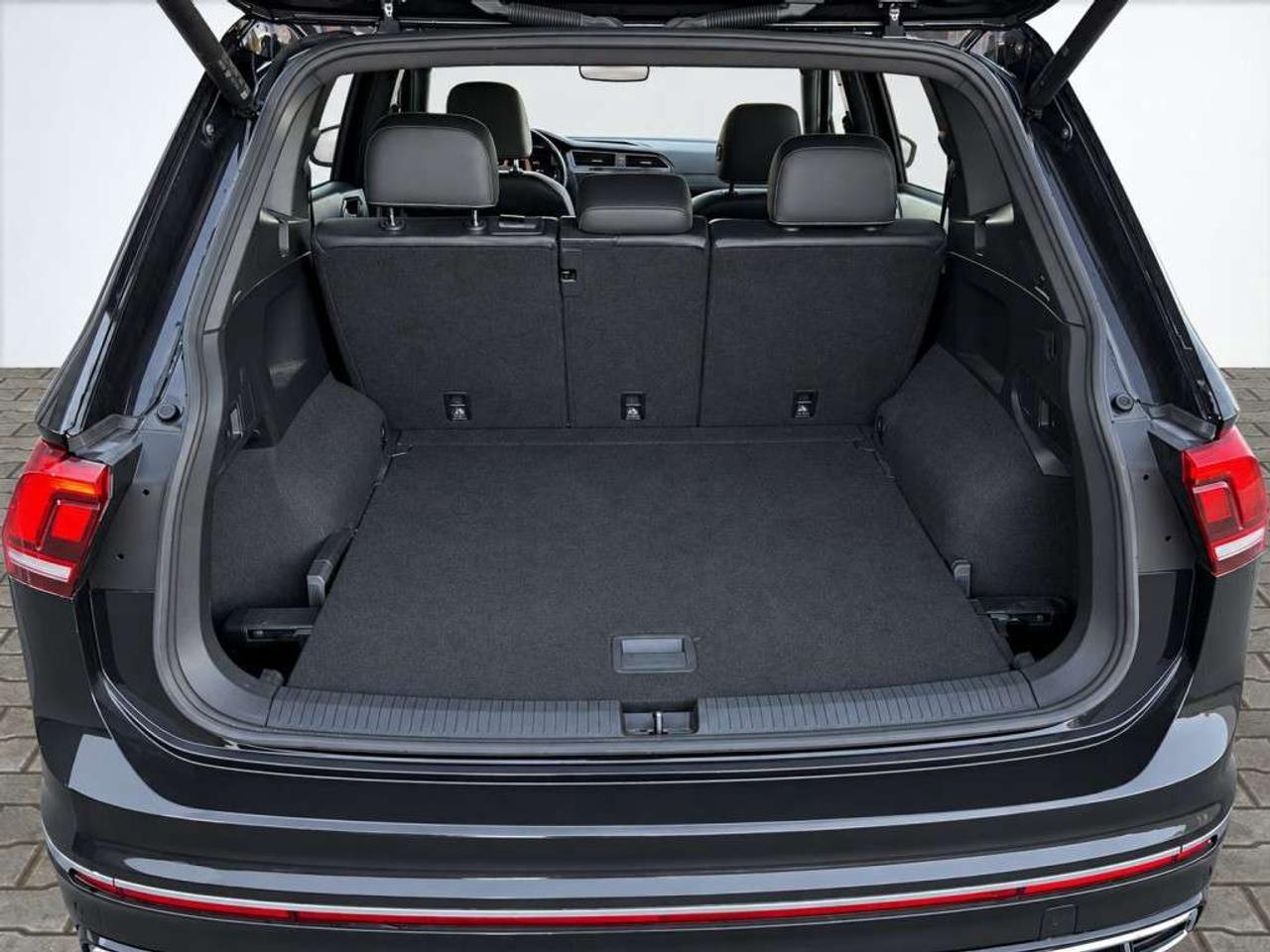 2022 Volkswagen Tiguan Highline R-Line 4MOTION    Leather   Panoramic Sunroof   NAVI   Heated & Cooled Seats   360 Cam   CarPlay   Remote Start Photo