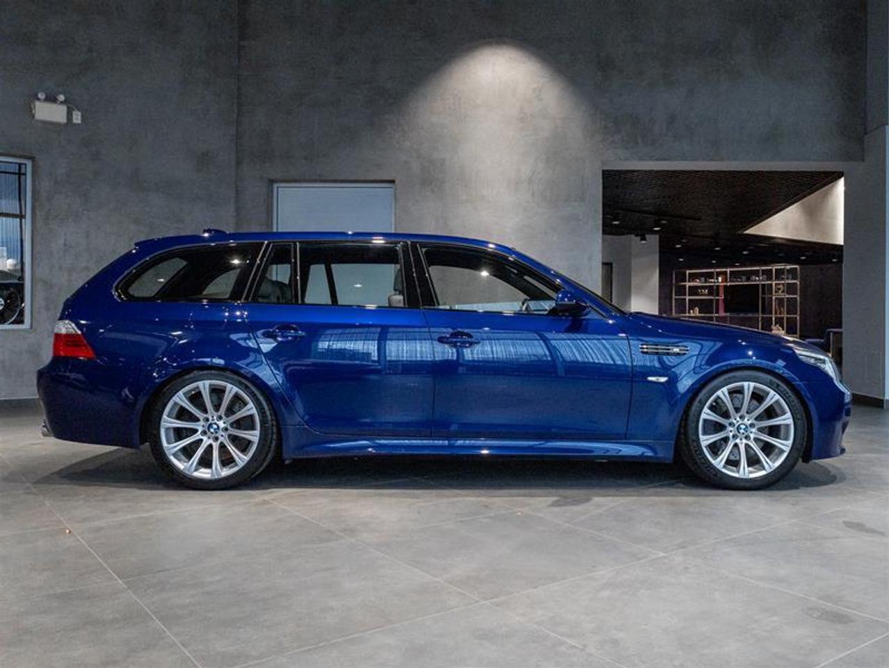 2009 BMW M5 Base 4dr Rear-wheel Drive Sedan Photo
