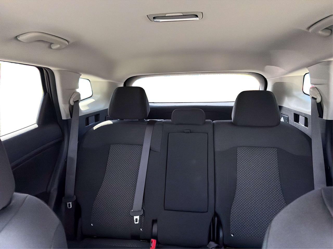 2025 Kia Sportage LX/CARPLAY/LOW KM/BUPCAM/WE FINANCE ALL CREDIT! Photo
