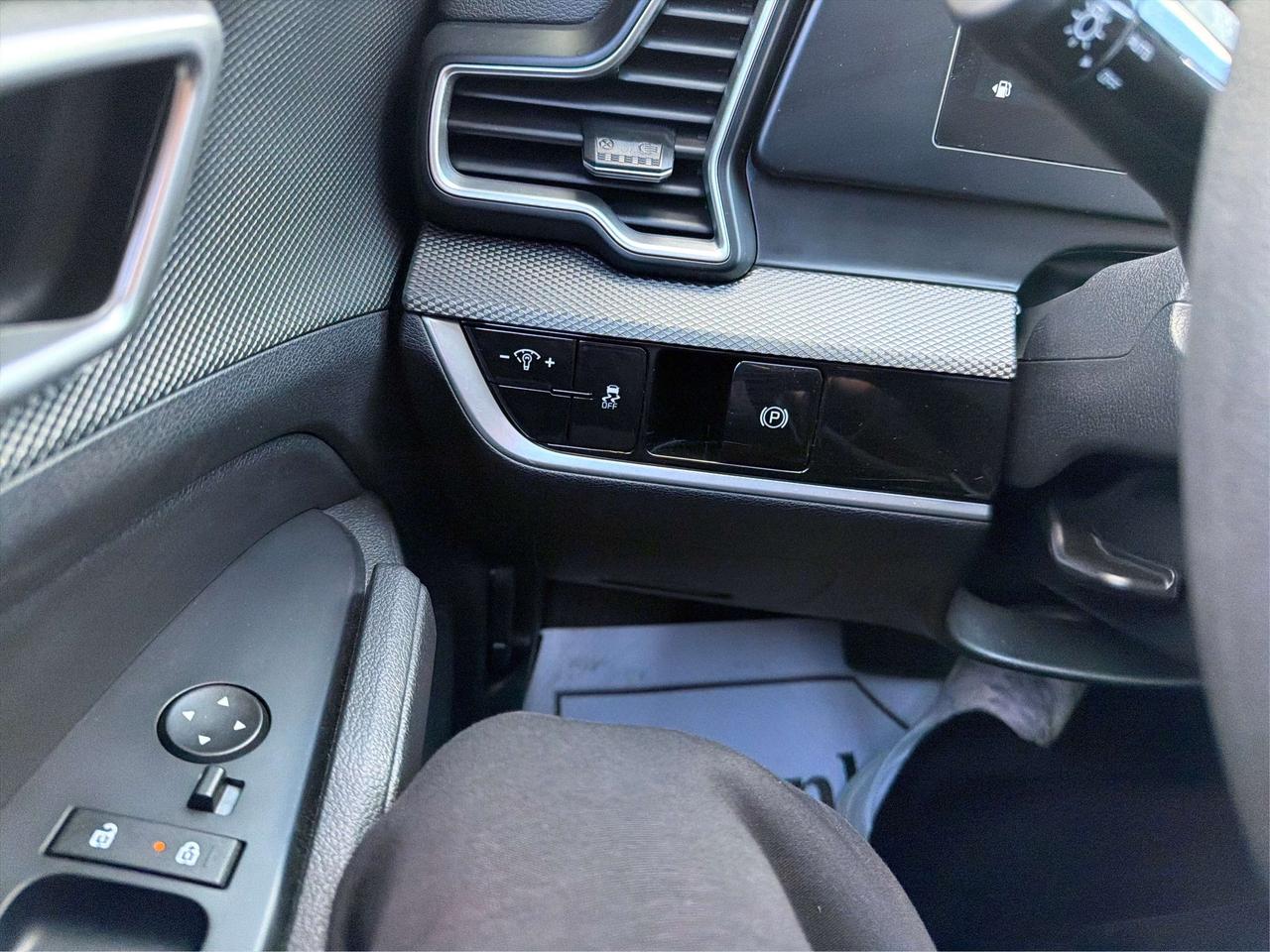 2025 Kia Sportage LX/CARPLAY/LOW KM/BUPCAM/WE FINANCE ALL CREDIT! Photo