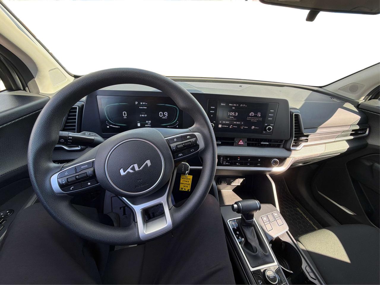 2025 Kia Sportage LX/CARPLAY/LOW KM/BUPCAM/WE FINANCE ALL CREDIT! Photo