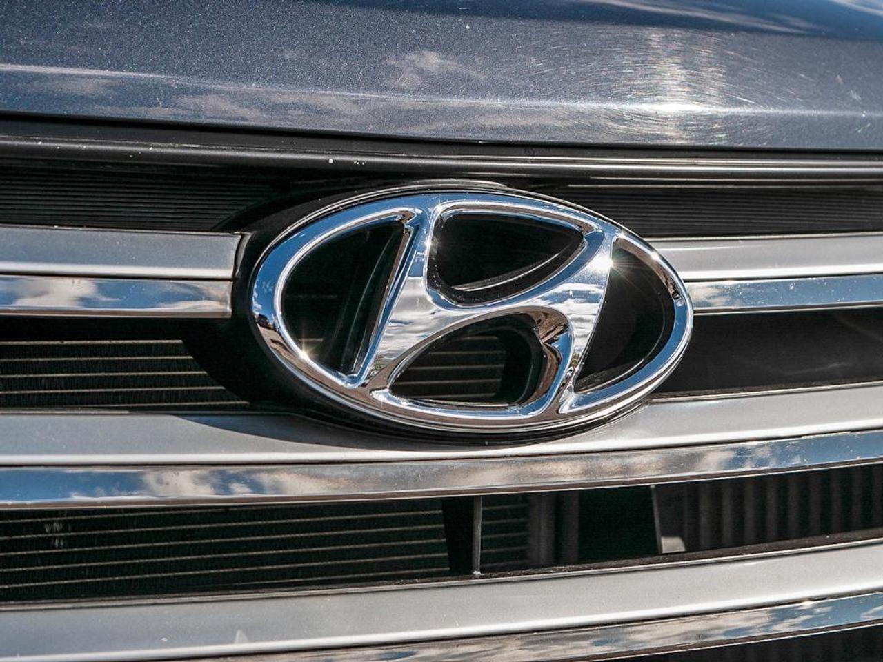 2015 Hyundai Santa Fe Sport  Photo