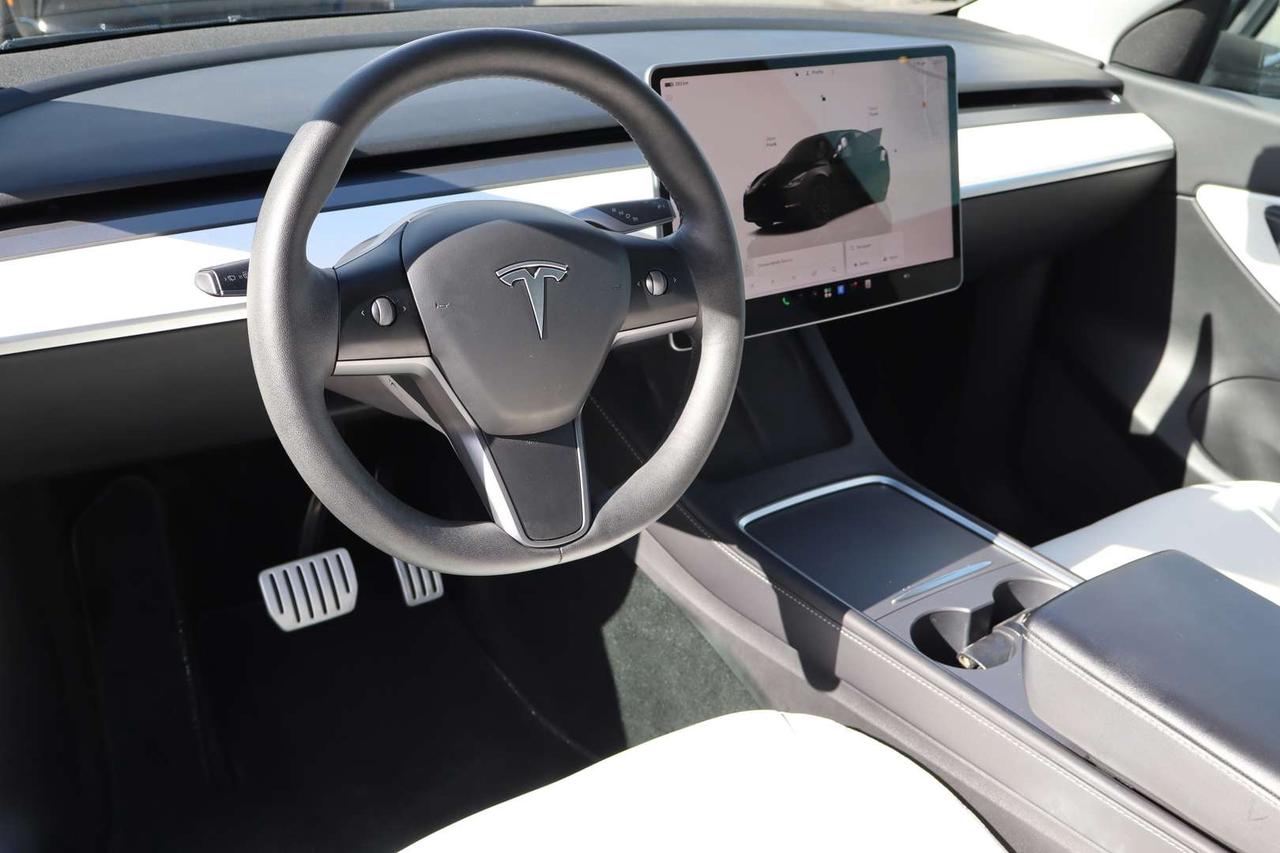 2022 Tesla Model Y Performance   Dual Motor   AWD   White Interior   No Accident Photo