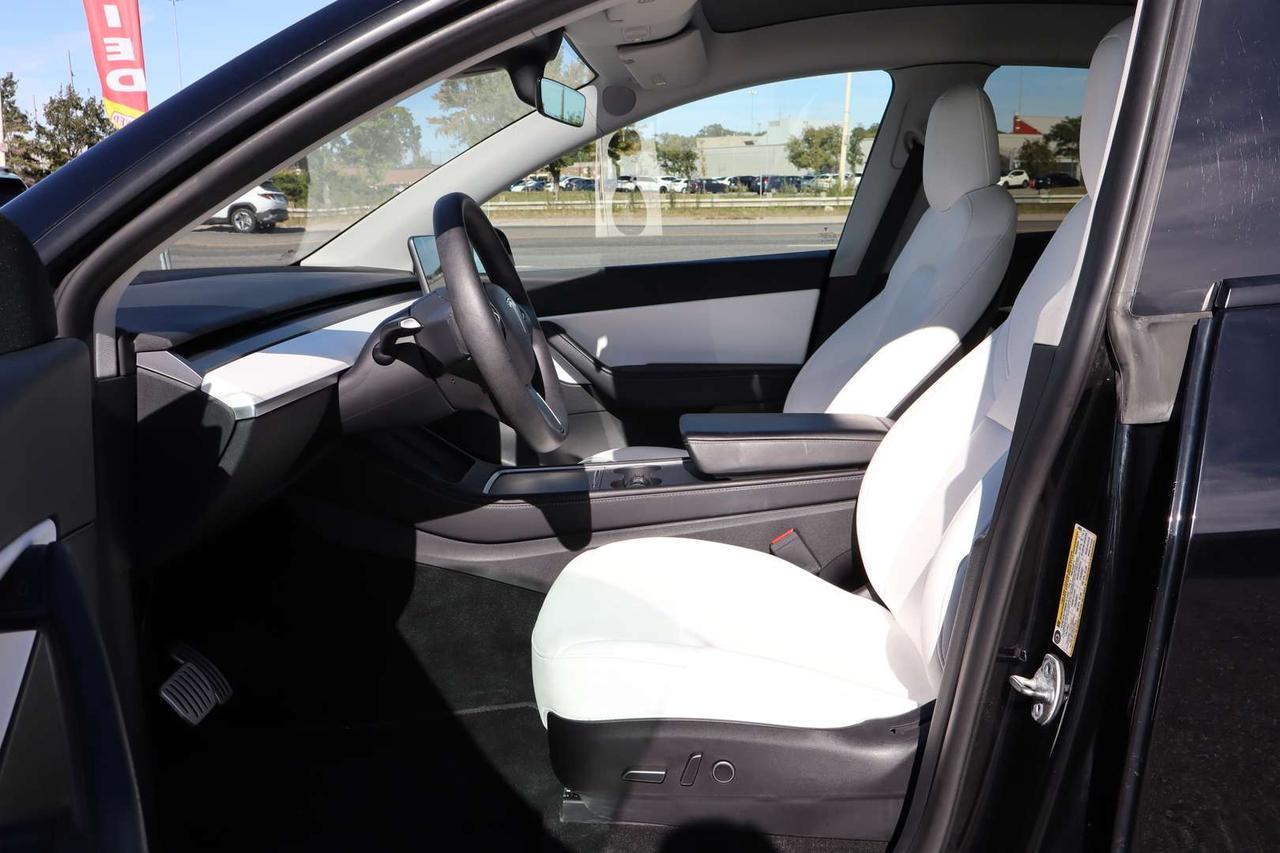 2022 Tesla Model Y Performance   Dual Motor   AWD   White Interior   No Accident Photo
