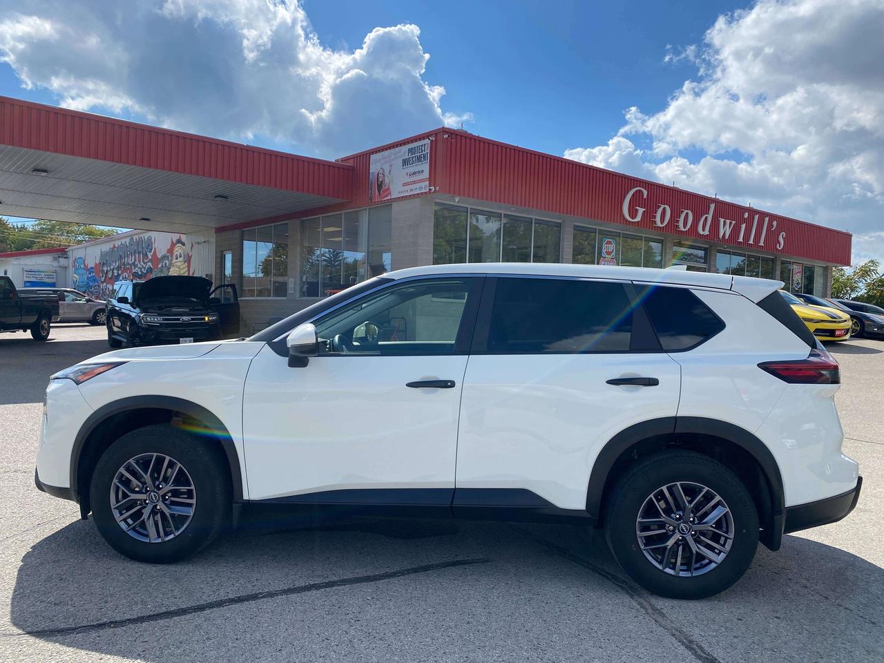 2024 Nissan Rogue S, REMOTE START, BACK UP CAMERA, CLEAN CARFAX! Photo