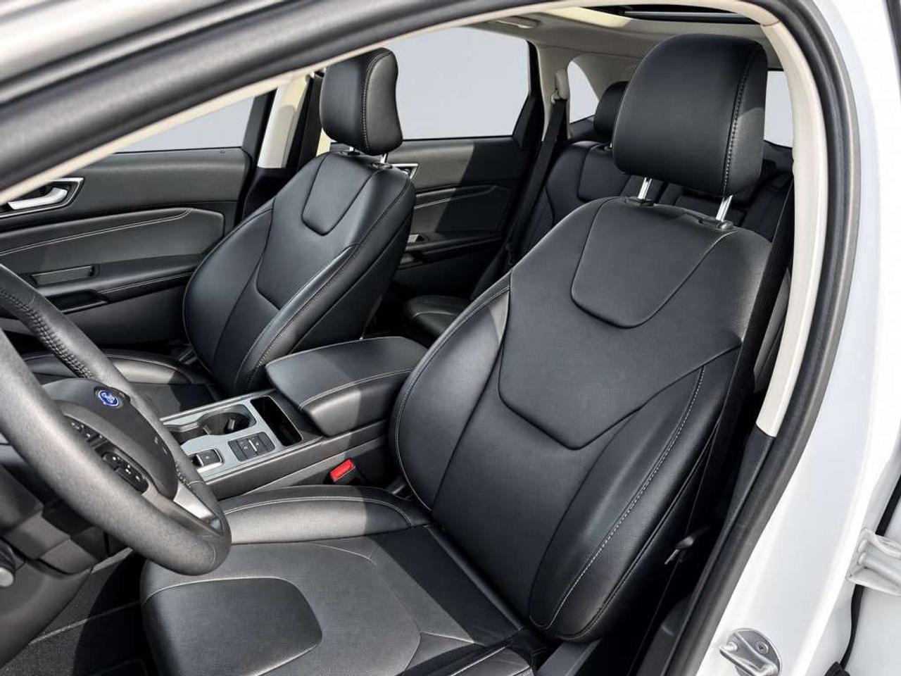 2022 Ford Edge TITANIUM AWD / 2.0L ECOBOOST / LEATHER / NAVI / PANORAMIC ROOF / HEATED SEATS Photo