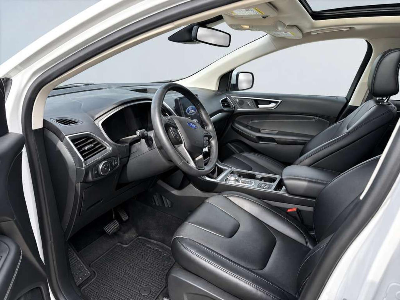 2022 Ford Edge TITANIUM AWD / 2.0L ECOBOOST / LEATHER / NAVI / PANORAMIC ROOF / HEATED SEATS Photo