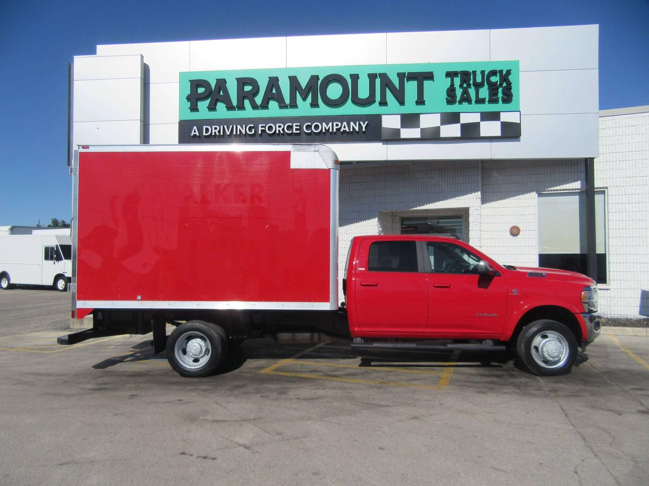 2022 RAM 5500 4X4 DIESEL CREW CAB WITH 12FT BOX Photo5