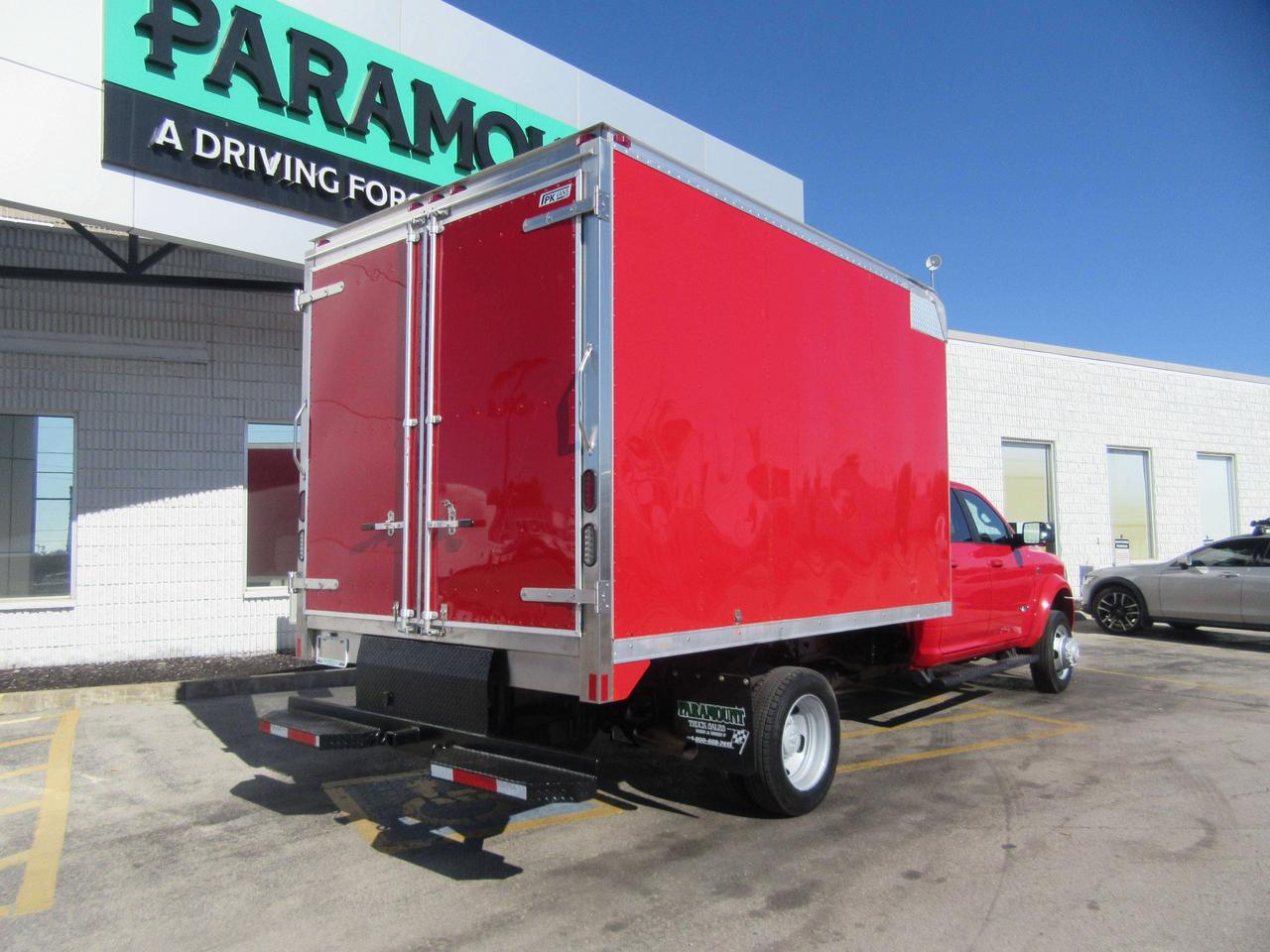 2022 RAM 5500 4X4 DIESEL CREW CAB WITH 12FT BOX Photo2