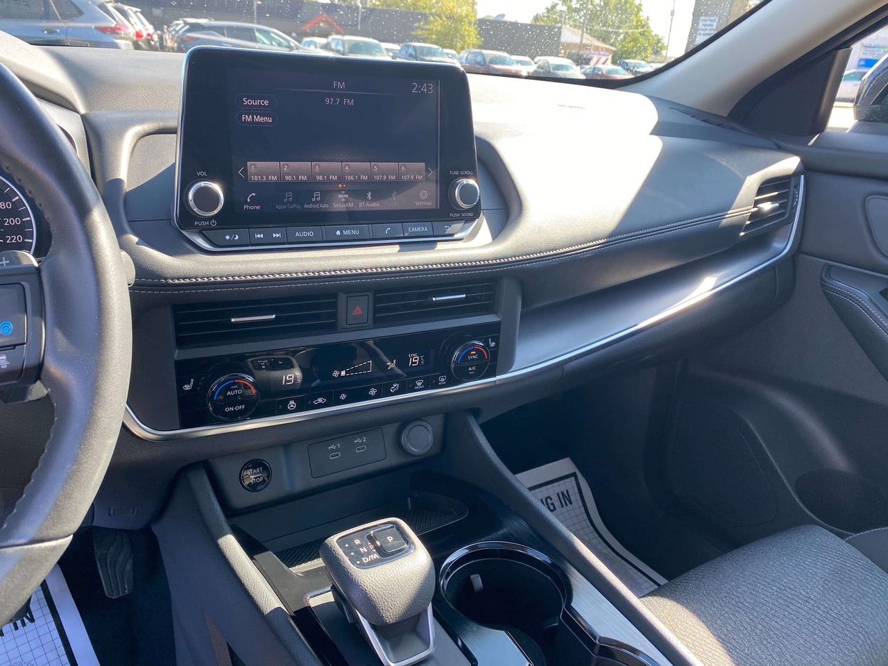 2024 Nissan Rogue SV MOONROOF, CLEAN CARFAX, AWD, REMOTE START! Photo