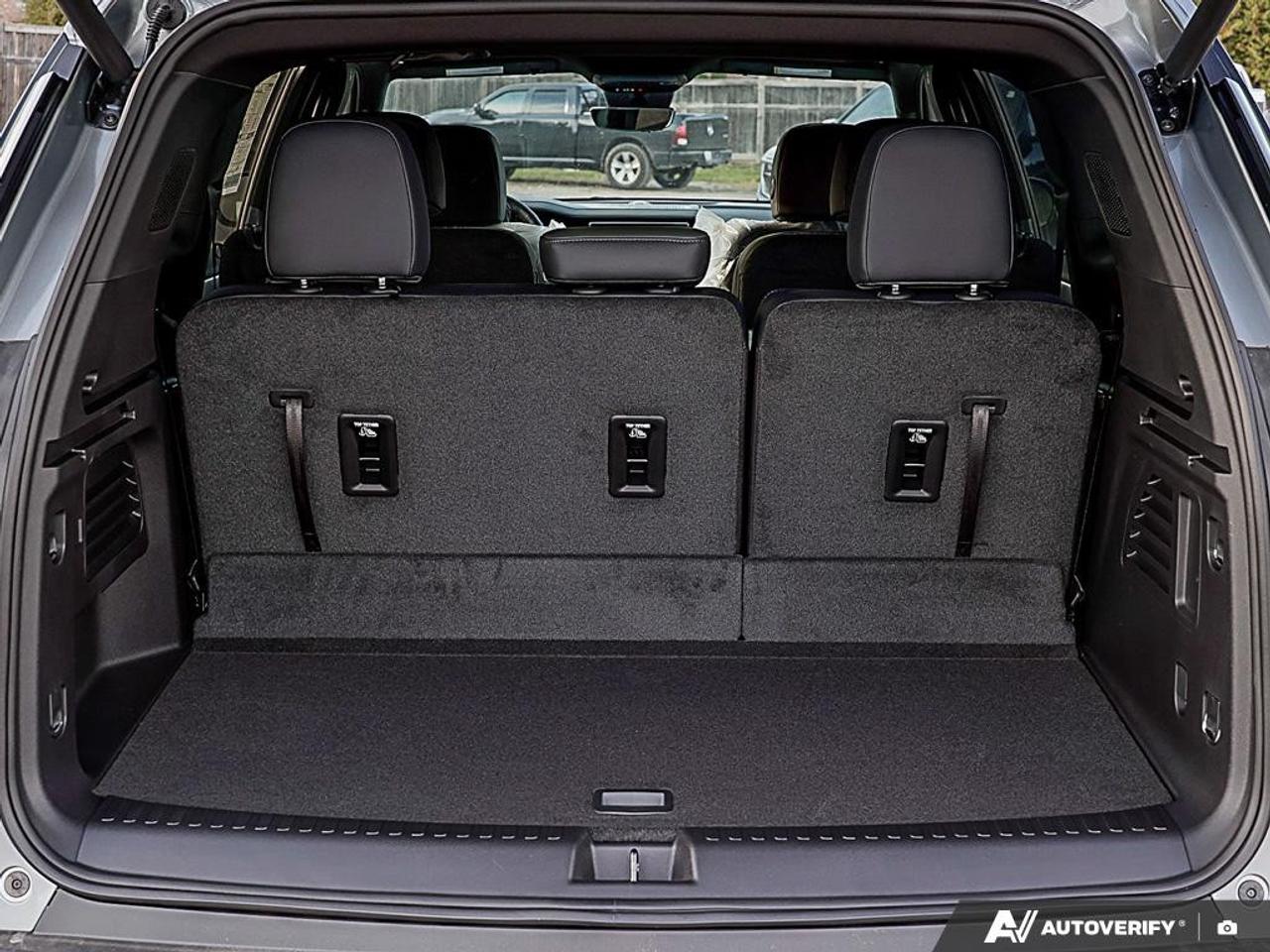 2027 GMC Acadia AWD AT4 Photo