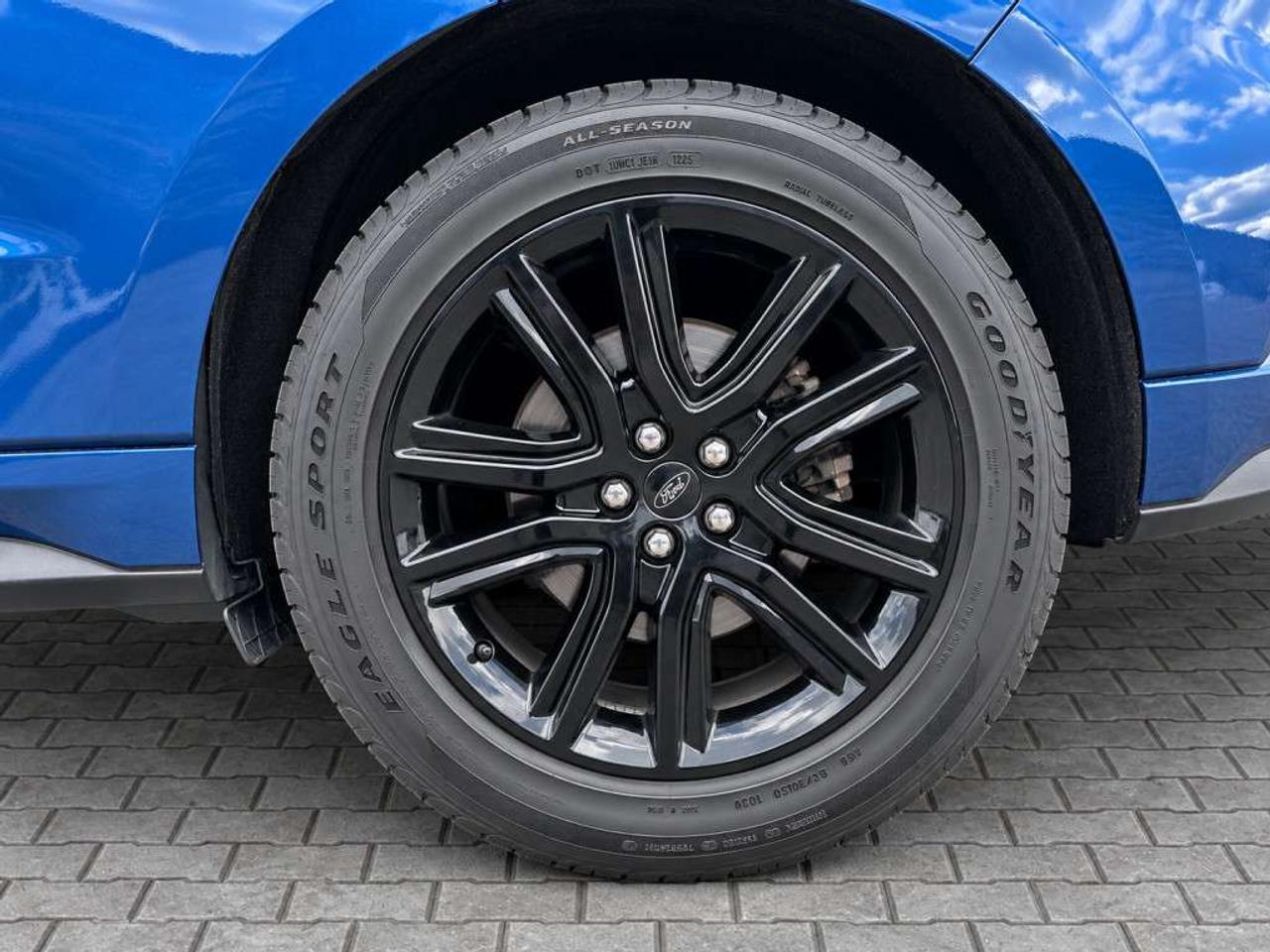 2020 Ford Edge ST-Line AWD   2.0L Turbocharged Ecoboost  Atlas Blue Metallic on Black Leatherette   Front Heated Seats and Steering  8-i Photo