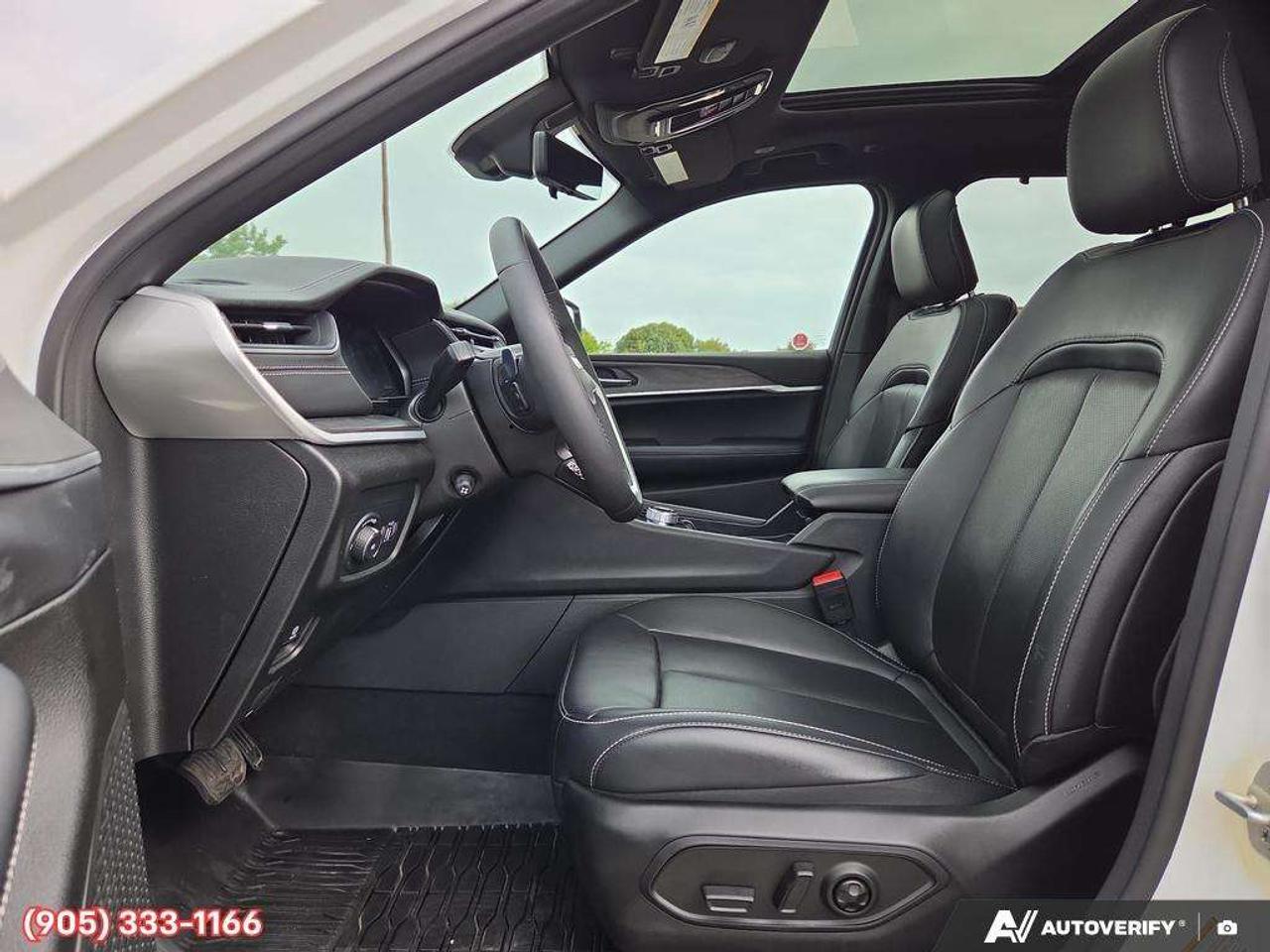 2025 Jeep Grand Cherokee Limited Apple CarPlay & Android Auto • Built-In Navigation System • Built-In Wi-Fi Hotspot • Remote Start System • Heated Photo