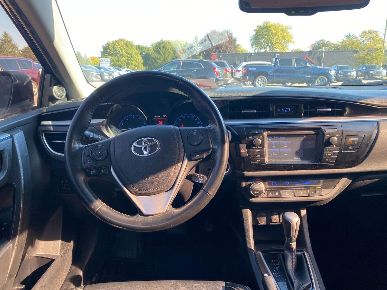 2016 Toyota Corolla S, AUTO, HEATED LEATHER, SUNROOF, BACK UP CAMERA! Photo