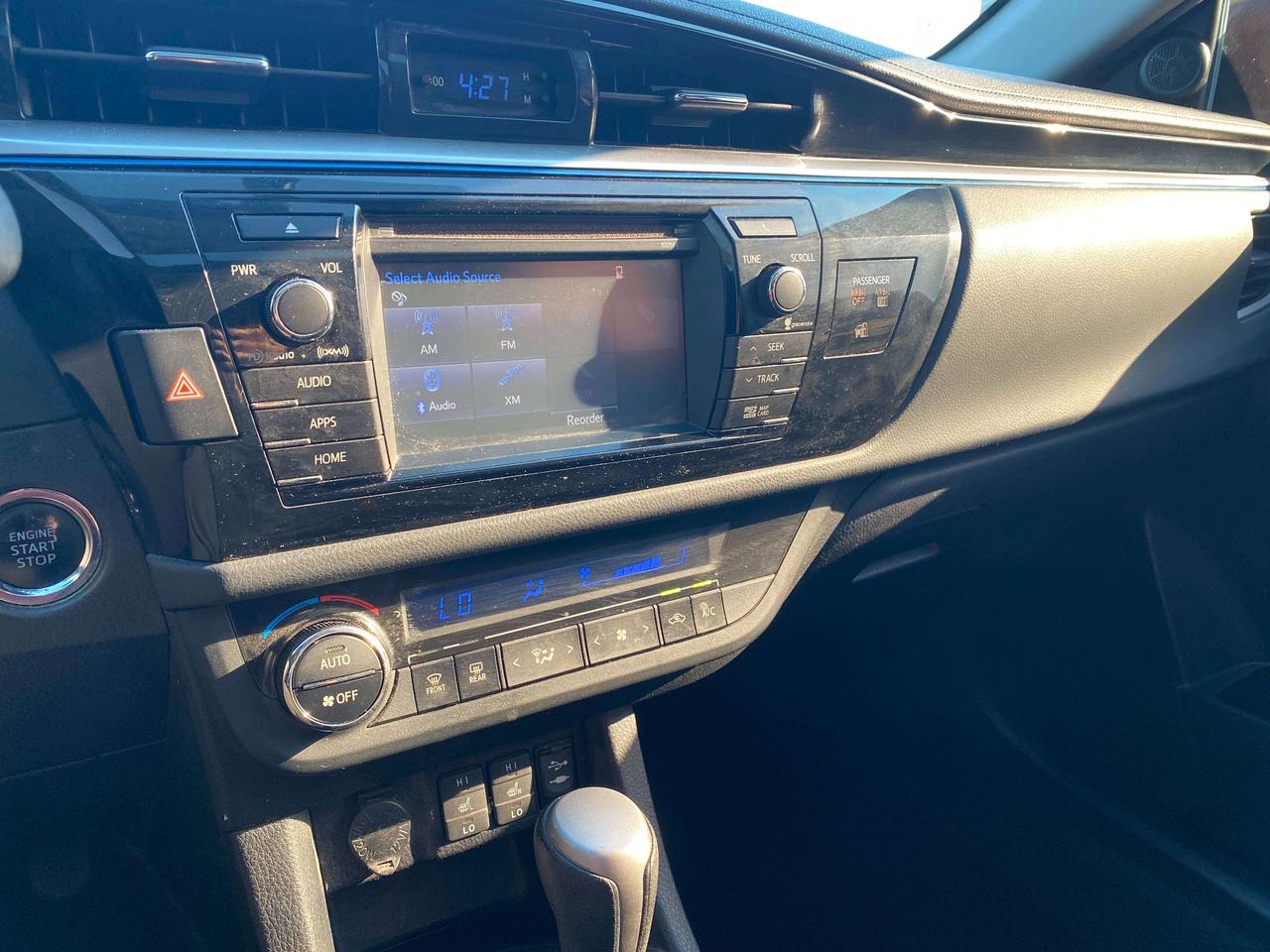 2016 Toyota Corolla S, AUTO, HEATED LEATHER, SUNROOF, BACK UP CAMERA! Photo