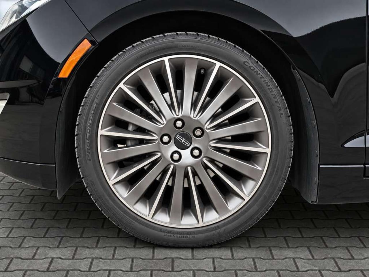 2016 Lincoln MKZ Reserve AWD / LEATHER / NAVI / SUNROOF / BACKUP CAM Photo