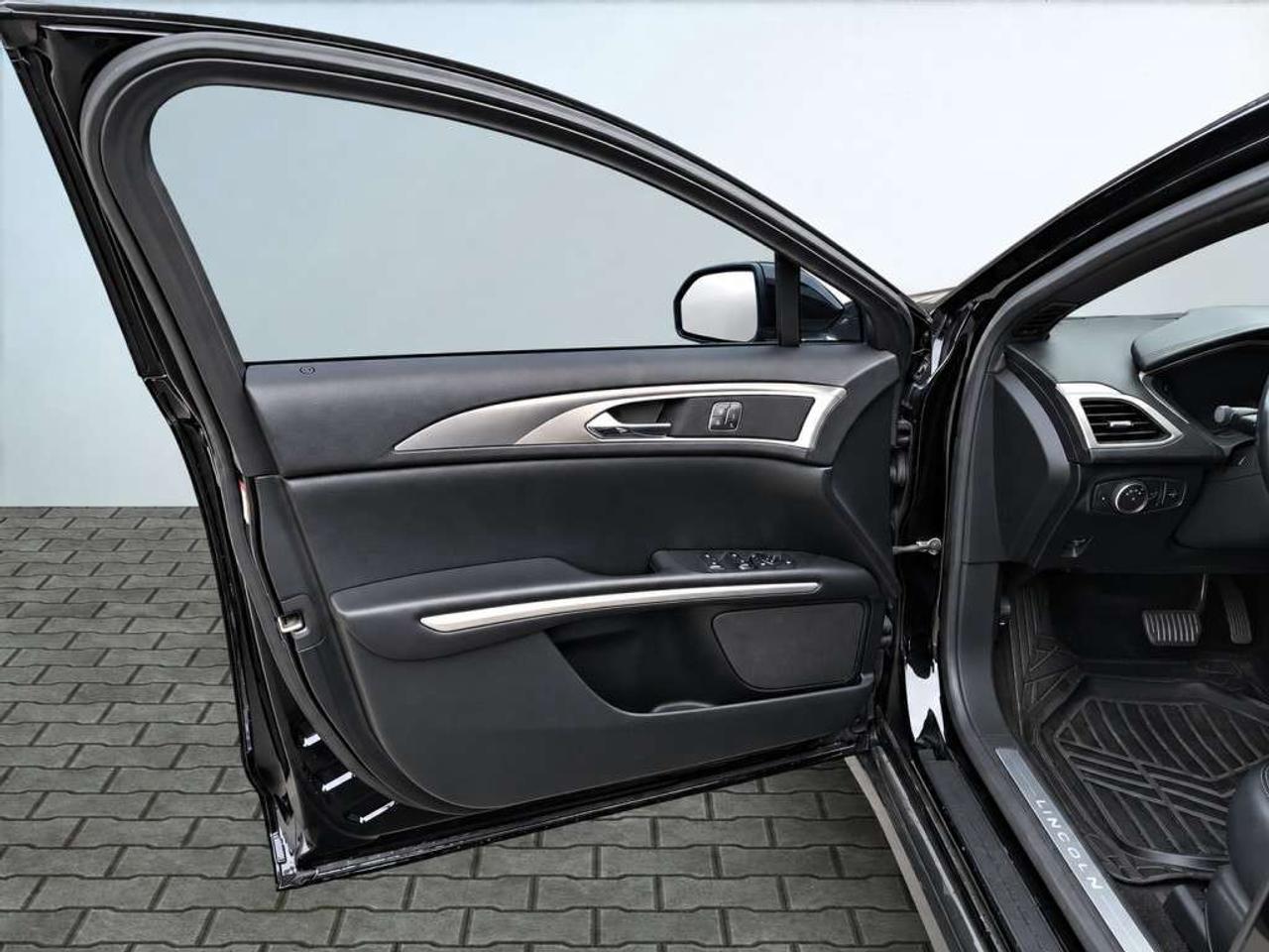 2016 Lincoln MKZ Reserve AWD / LEATHER / NAVI / SUNROOF / BACKUP CAM Photo