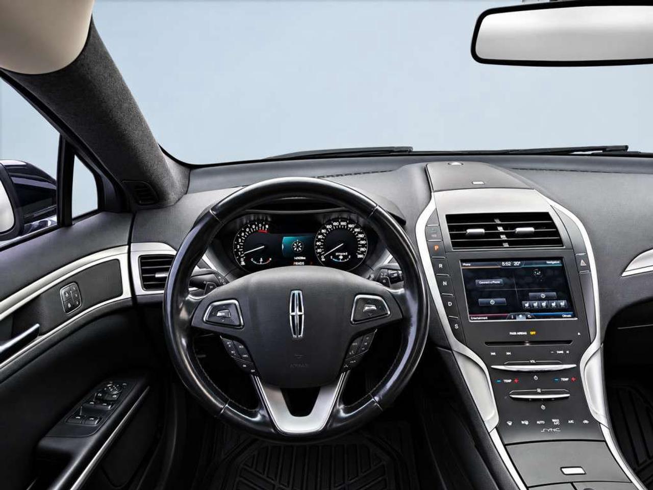 2016 Lincoln MKZ Reserve AWD / LEATHER / NAVI / SUNROOF / BACKUP CAM Photo