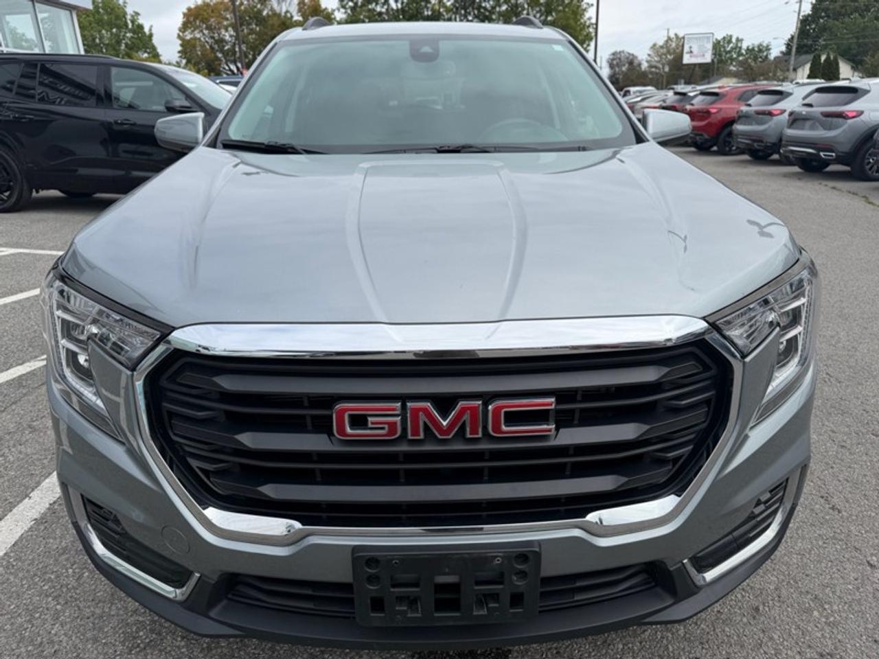 2024 GMC Terrain AWD SLE Photo2