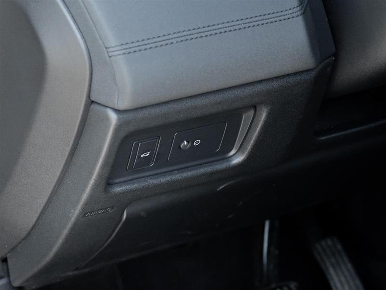 2019 Land Rover Discovery Sport SE 4dr All-Wheel Drive Photo