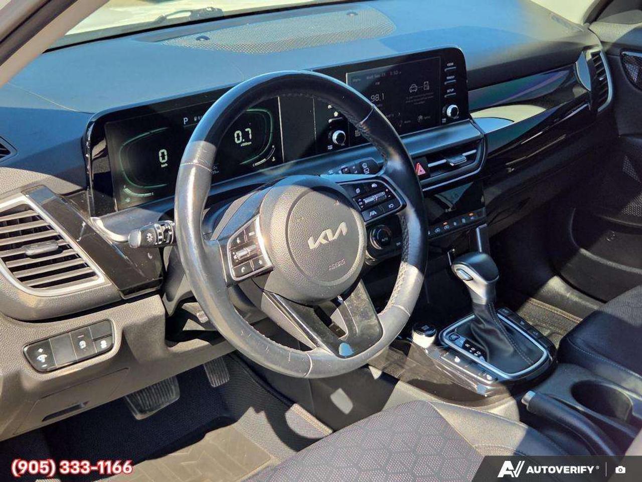 2024 Kia Seltos EX Apple CarPlay & Android Auto • Power Sunroof • Remote Start System • Heated Front Seats • Lane Assist Photo