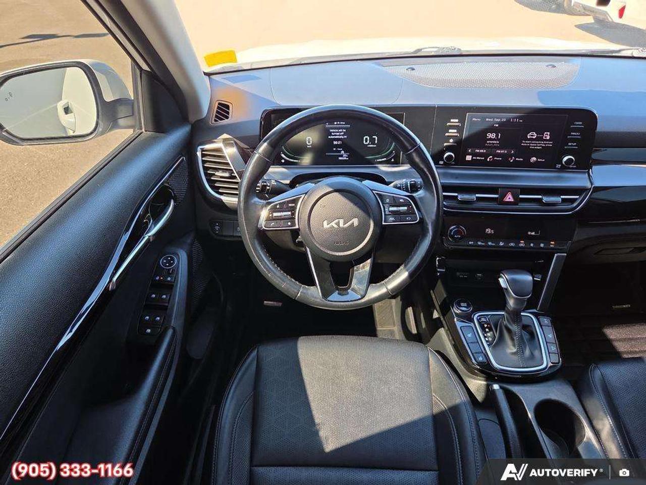 2024 Kia Seltos EX Apple CarPlay & Android Auto • Power Sunroof • Remote Start System • Heated Front Seats • Lane Assist Photo