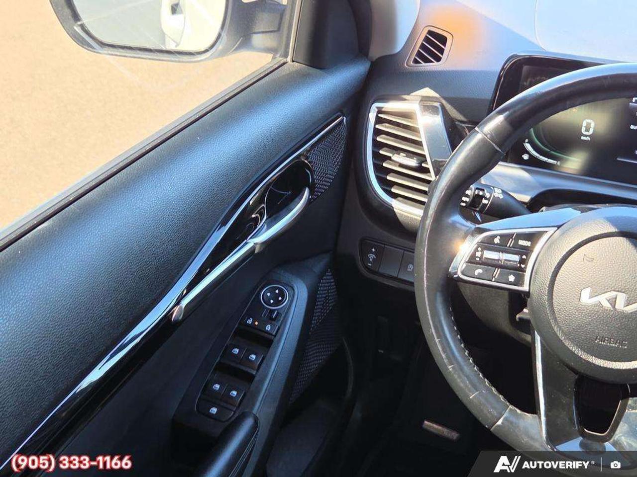 2024 Kia Seltos EX Apple CarPlay & Android Auto • Power Sunroof • Remote Start System • Heated Front Seats • Lane Assist Photo