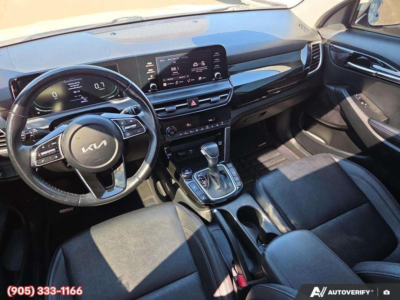 2024 Kia Seltos EX Apple CarPlay & Android Auto • Power Sunroof • Remote Start System • Heated Front Seats • Lane Assist Photo