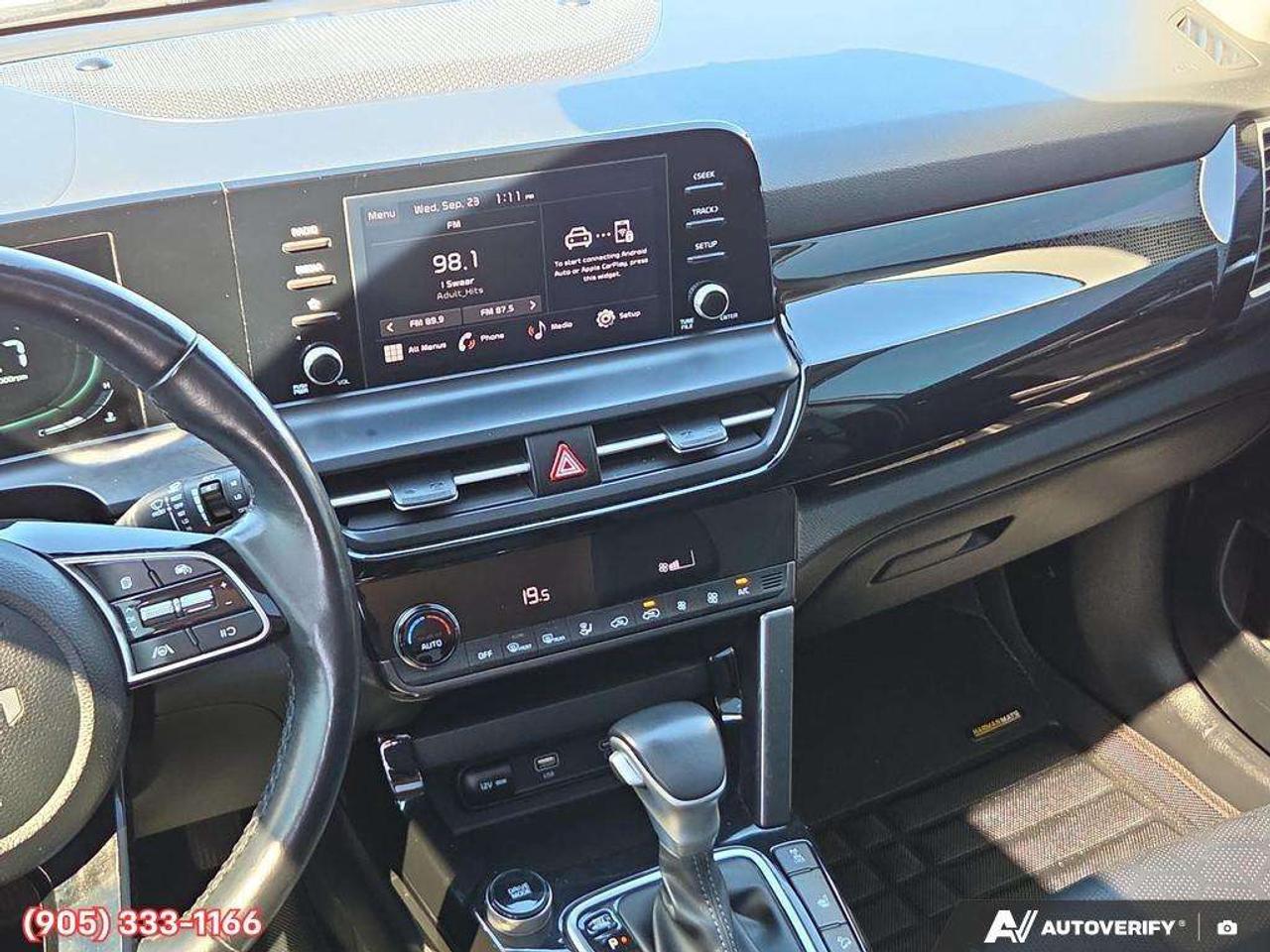 2024 Kia Seltos EX Apple CarPlay & Android Auto • Power Sunroof • Remote Start System • Heated Front Seats • Lane Assist Photo