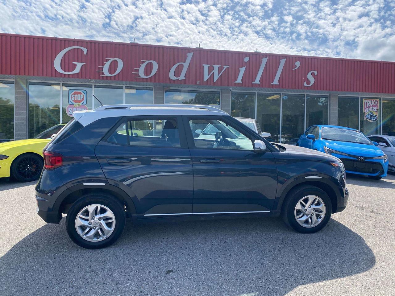 2025 Hyundai Venue PREFERRED, CLEAN CARFAX, REMOTE START, BACK UP CAM Photo