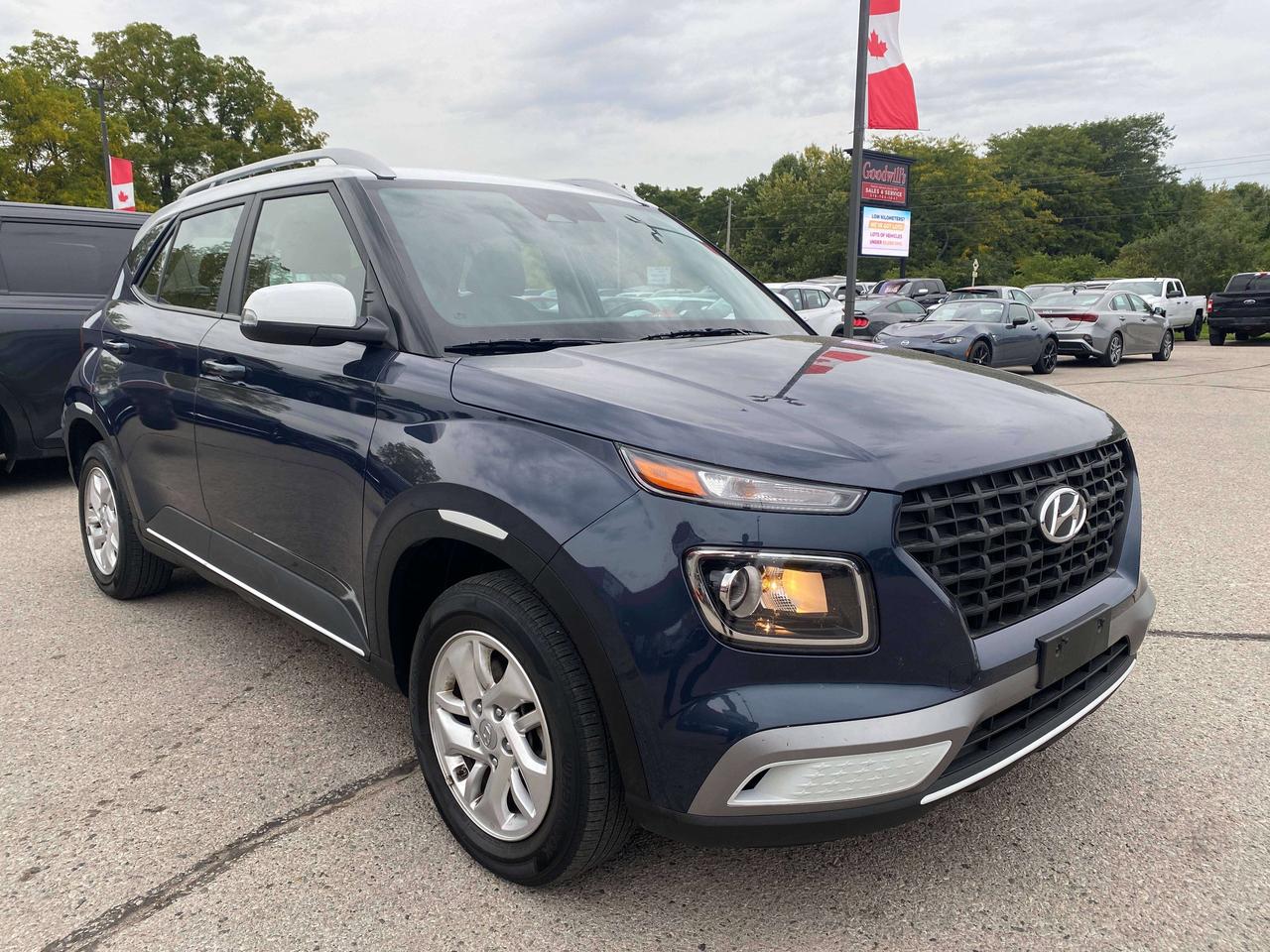 2025 Hyundai Venue PREFERRED, CLEAN CARFAX, REMOTE START, BACK UP CAM Photo1