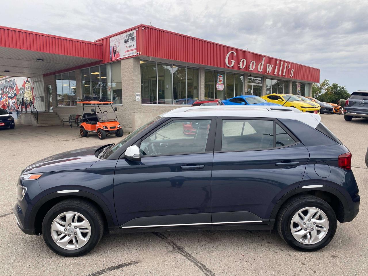 2025 Hyundai Venue PREFERRED, CLEAN CARFAX, REMOTE START, BACK UP CAM Photo
