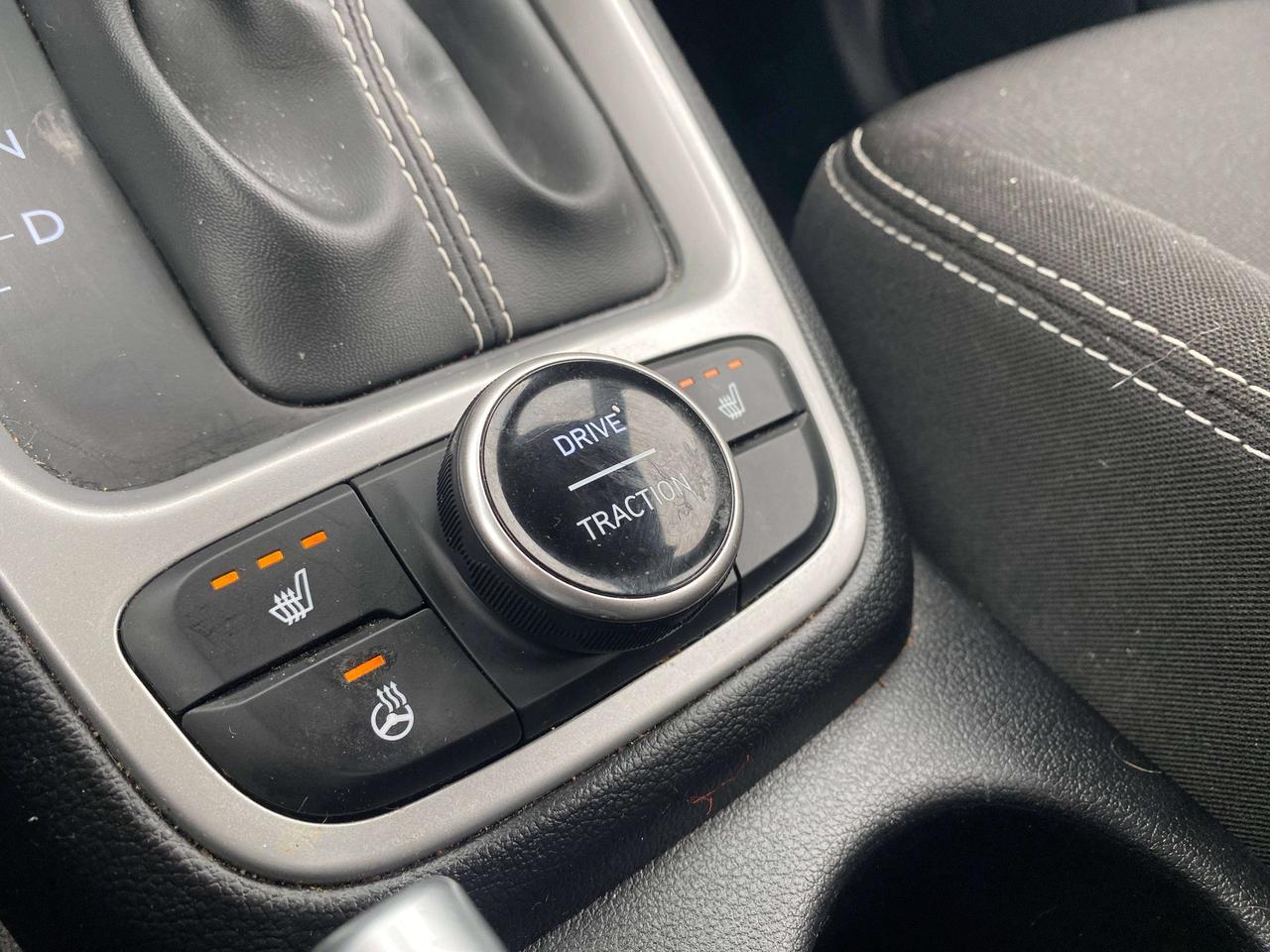2025 Hyundai Venue PREFERRED, CLEAN CARFAX, REMOTE START, BACK UP CAM Photo