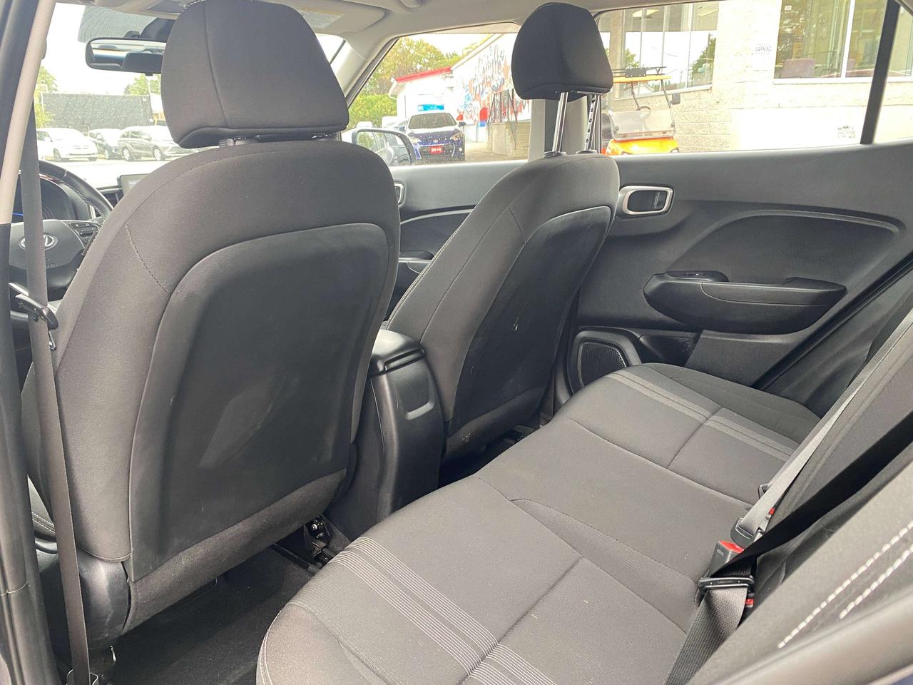 2025 Hyundai Venue PREFERRED, CLEAN CARFAX, REMOTE START, BACK UP CAM Photo
