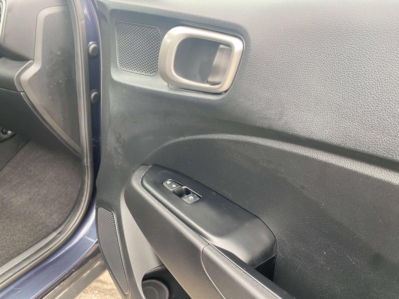 2025 Hyundai Venue PREFERRED, CLEAN CARFAX, REMOTE START, BACK UP CAM Photo
